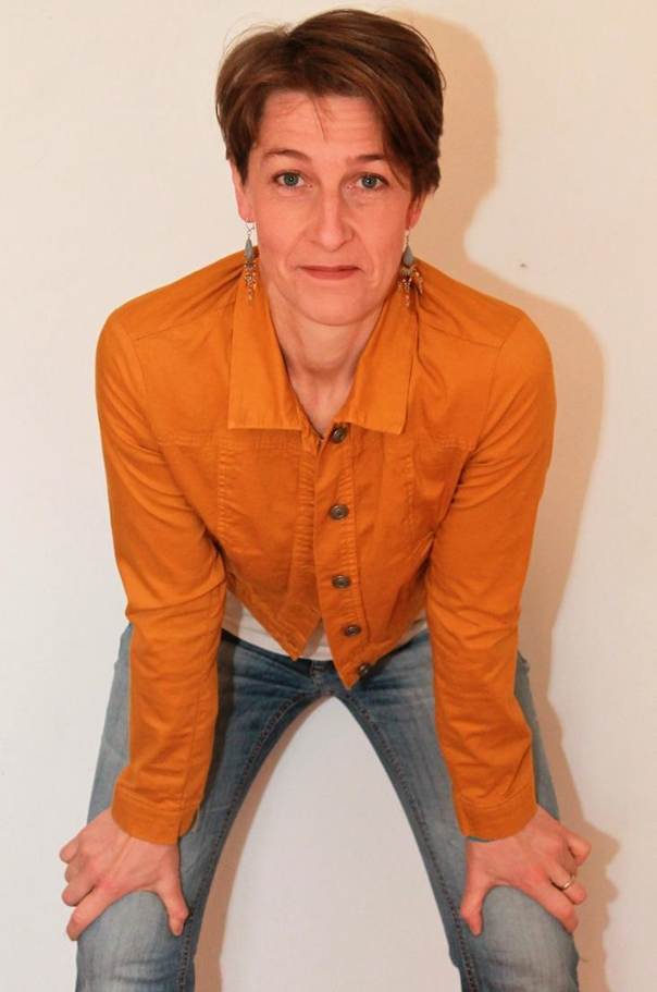 Ein Bild, das Person, Hose, Arbeitskleidung enth�lt.

Automatisch generierte Beschreibung